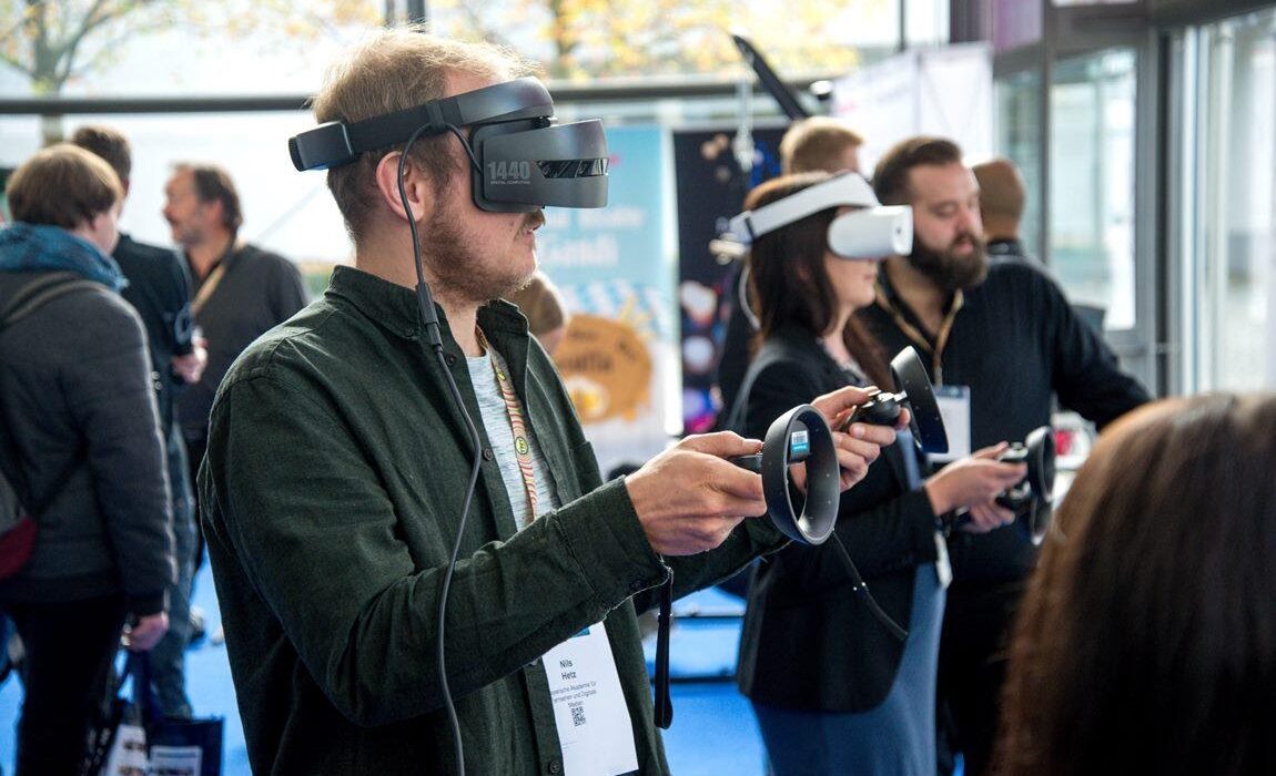Virtual Reality vs. Augmented Reality; Are There Any Differences?